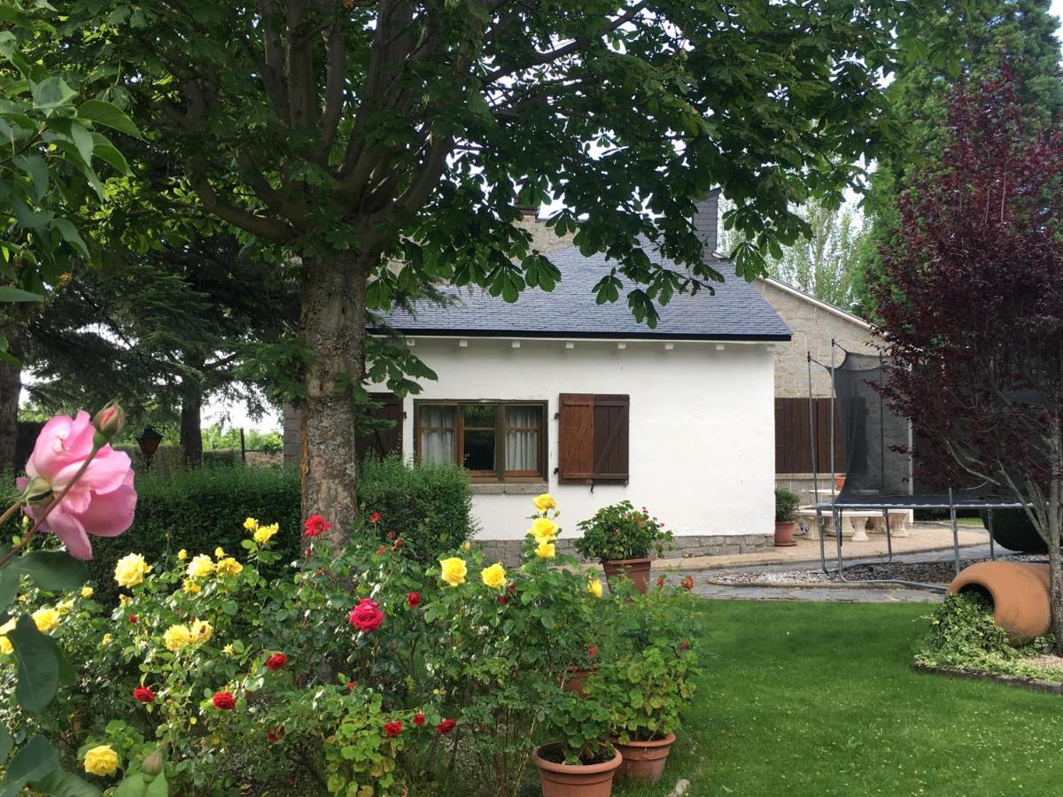 Villa Aurelia - Casa De Campo Con Jardin Y Piscina Entre Madrid Y Segovia Ortigosa del Monte Exterior foto